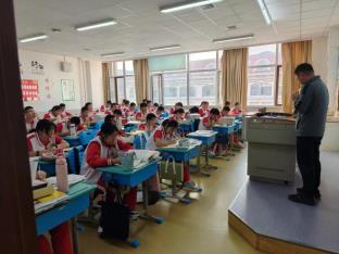 C:\Users\Administrator\Desktop\39周刊10月8日（教务）\10月12日高年级教学常规管理持续推进\36136c8e17c8f3873a8359e173e7861.jpg36136c8e17c8f3873a8359e173e7861
